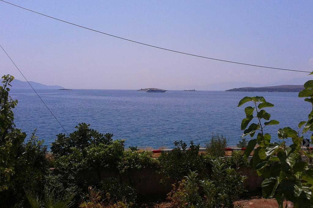 Niriides Daire Galaxídhion Oda fotoğraf